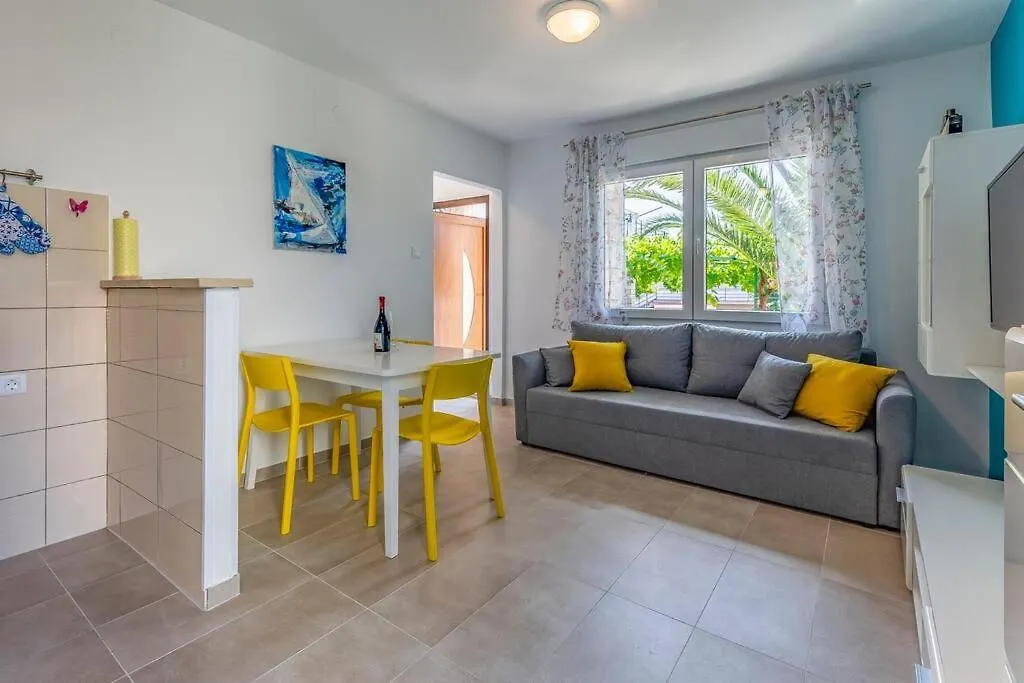 Newly Renovated Apartment With Terrace Medulin