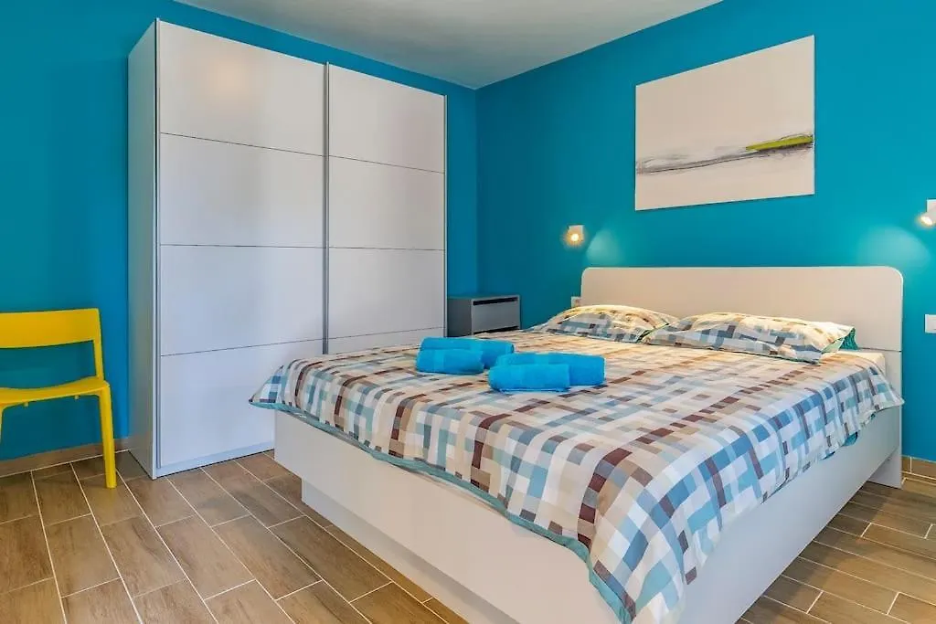 Newly Renovated Apartment With Terrace Medulin