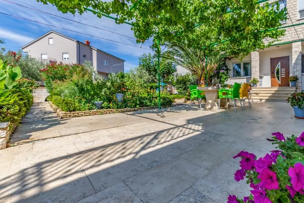 Newly Renovated Apartment With Terrace Medulin