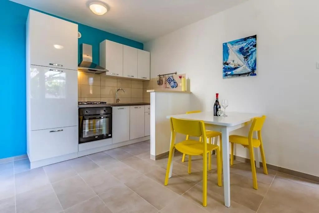 Newly Renovated Apartment With Terrace Medulin